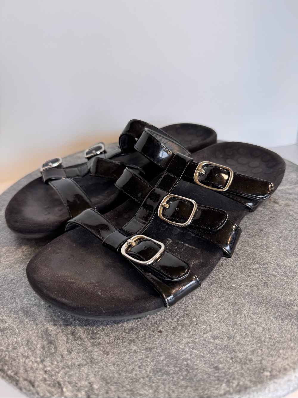 Vionic Misa Black Leather Triple Strap Sandals 6 Silver Buckle